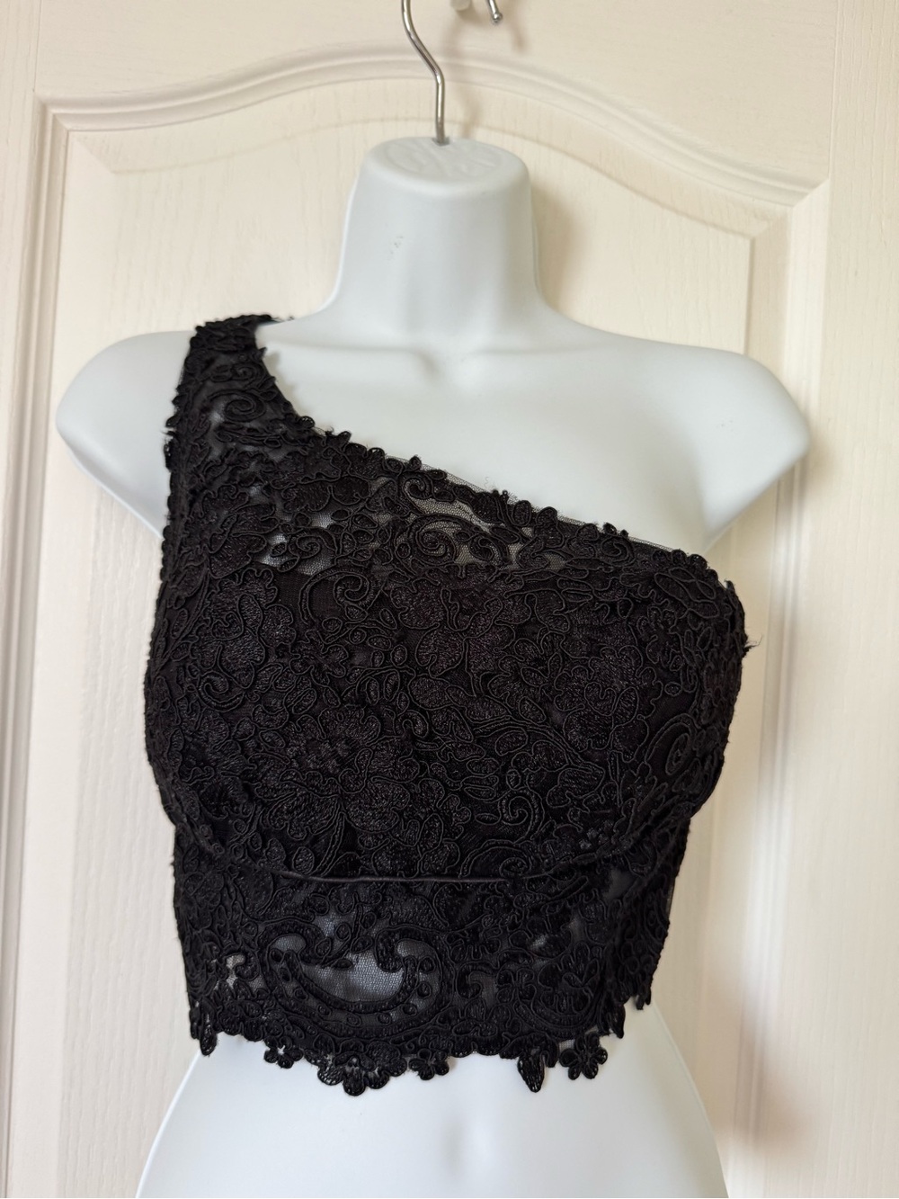 Sherri Hill Black Lace One-Shoulder Crop Top Size 4 Formal Occasion